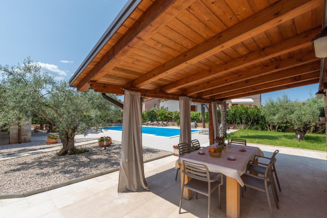 Villa Hope - Apartments With Shared Pool Poreč Exterior foto