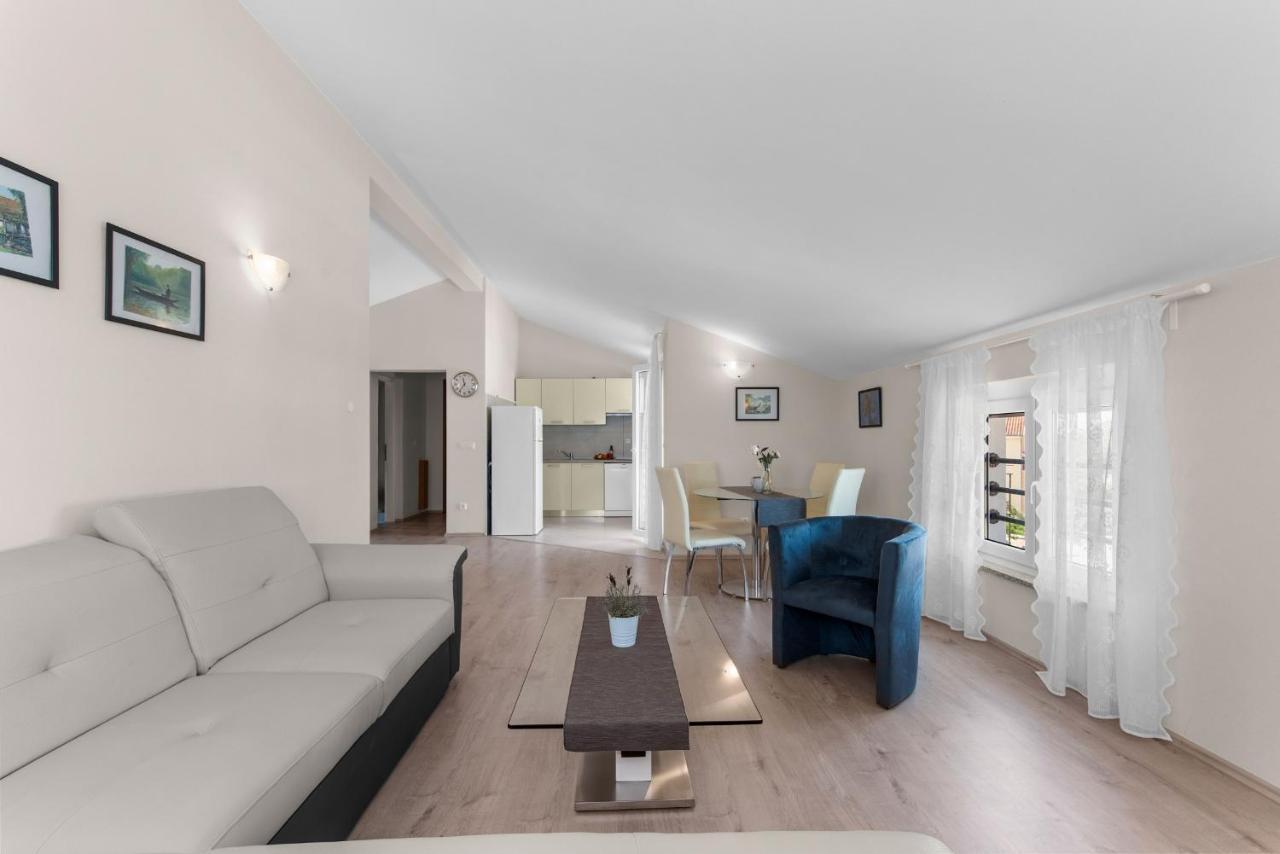 Villa Hope - Apartments With Shared Pool Poreč Exterior foto