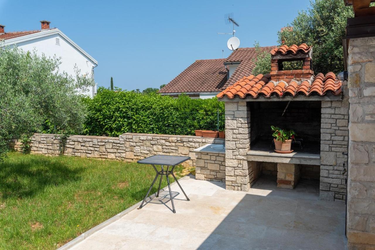 Villa Hope - Apartments With Shared Pool Poreč Exterior foto